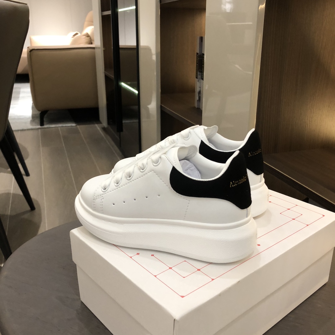 Children's shoes child